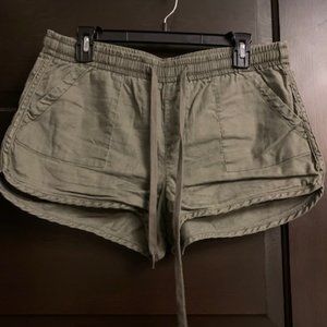 Level99 - Olive Green Casual Short - Size M
